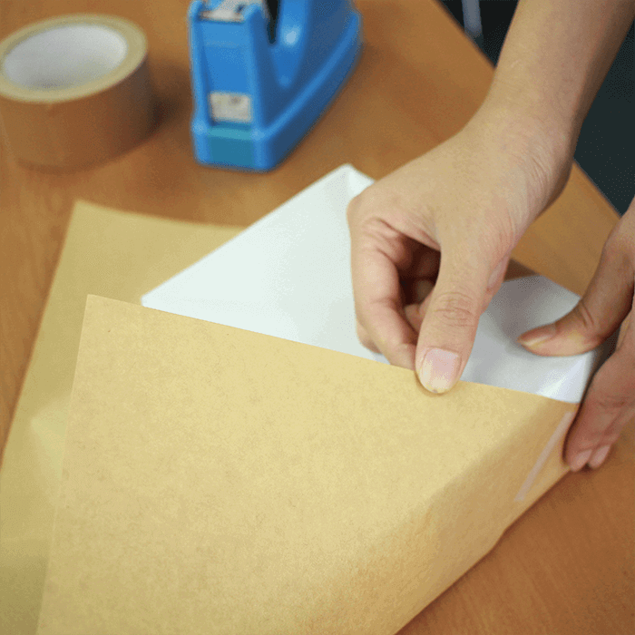 研究を重ねる大昭和紙工産業の包装紙